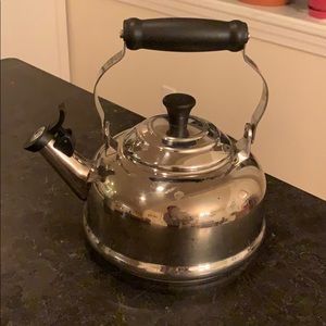 Le Creuset 1.7 Qt Tea Kettle